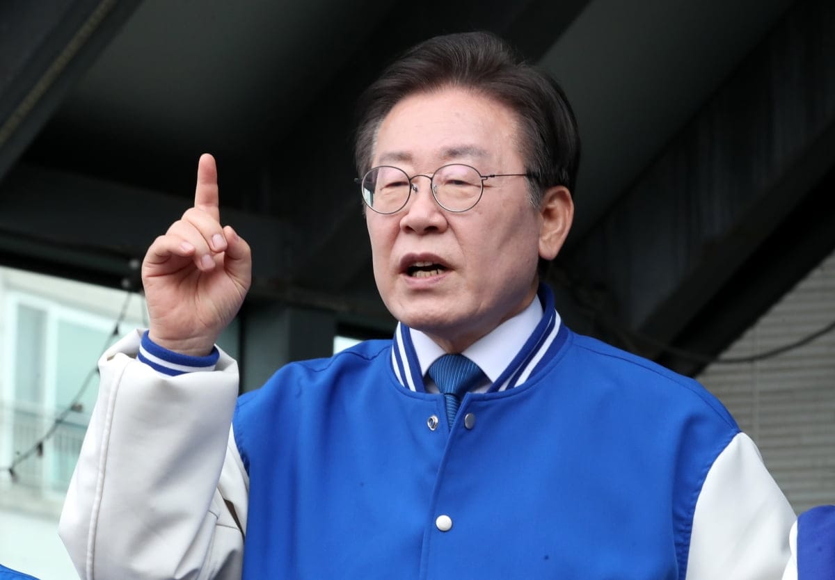 Lee Jae-myung the Overwhelming Favorite to Succeed Yoon: Polls